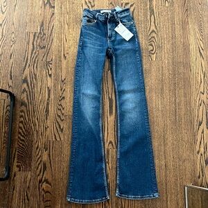 Zara jeans. Flair. Would fit a 0.